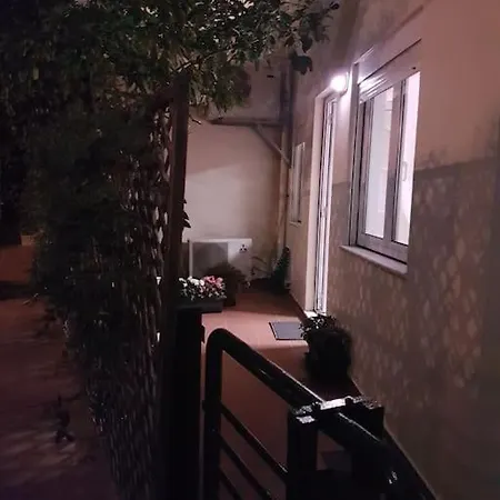 Modern 40 Sq.m. Near Town Center. Apartmán *