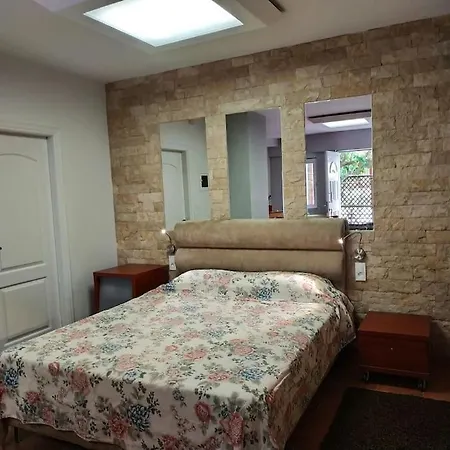 Modern 40 Sq.m. Near Town Center. 아파트